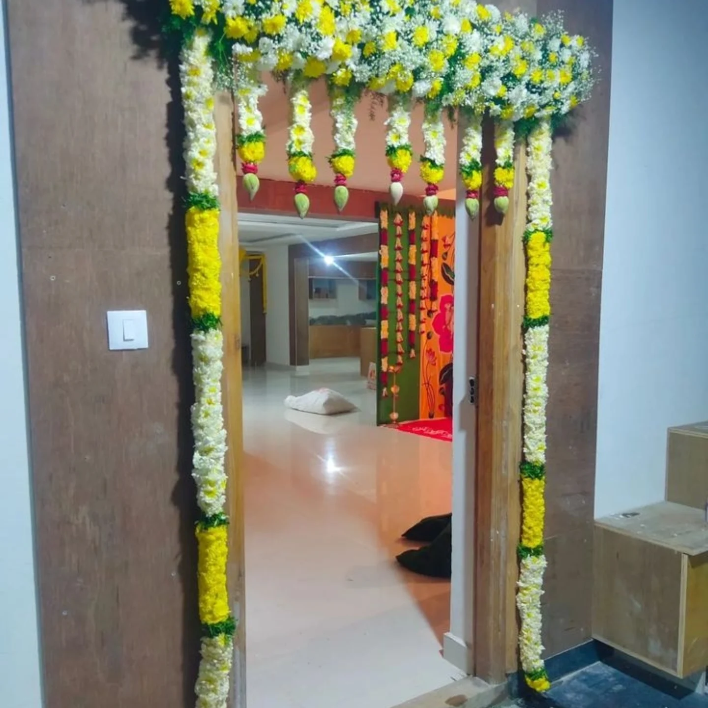 Floral doorway decoration